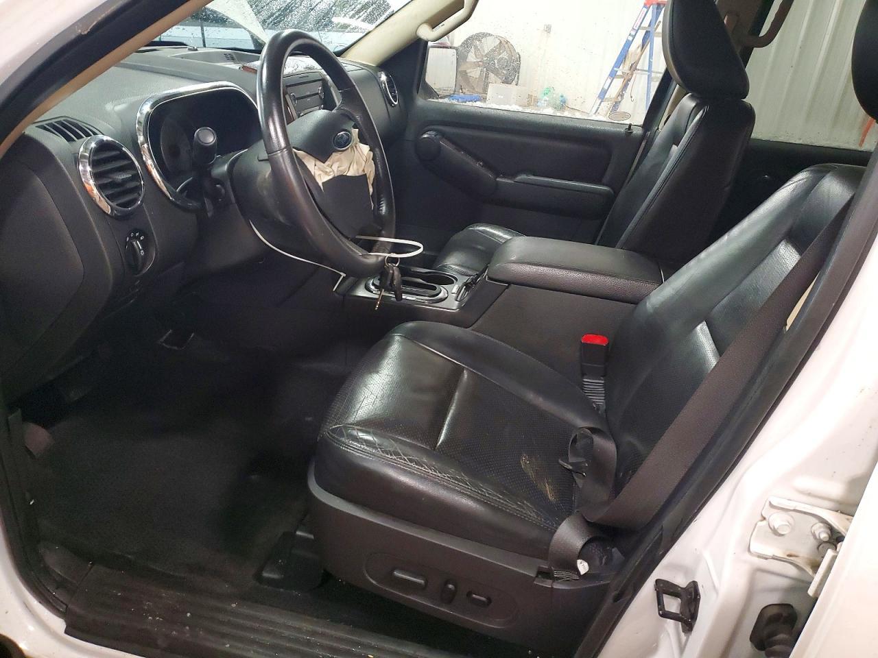 2010 Ford Explorer Limited - Image 7