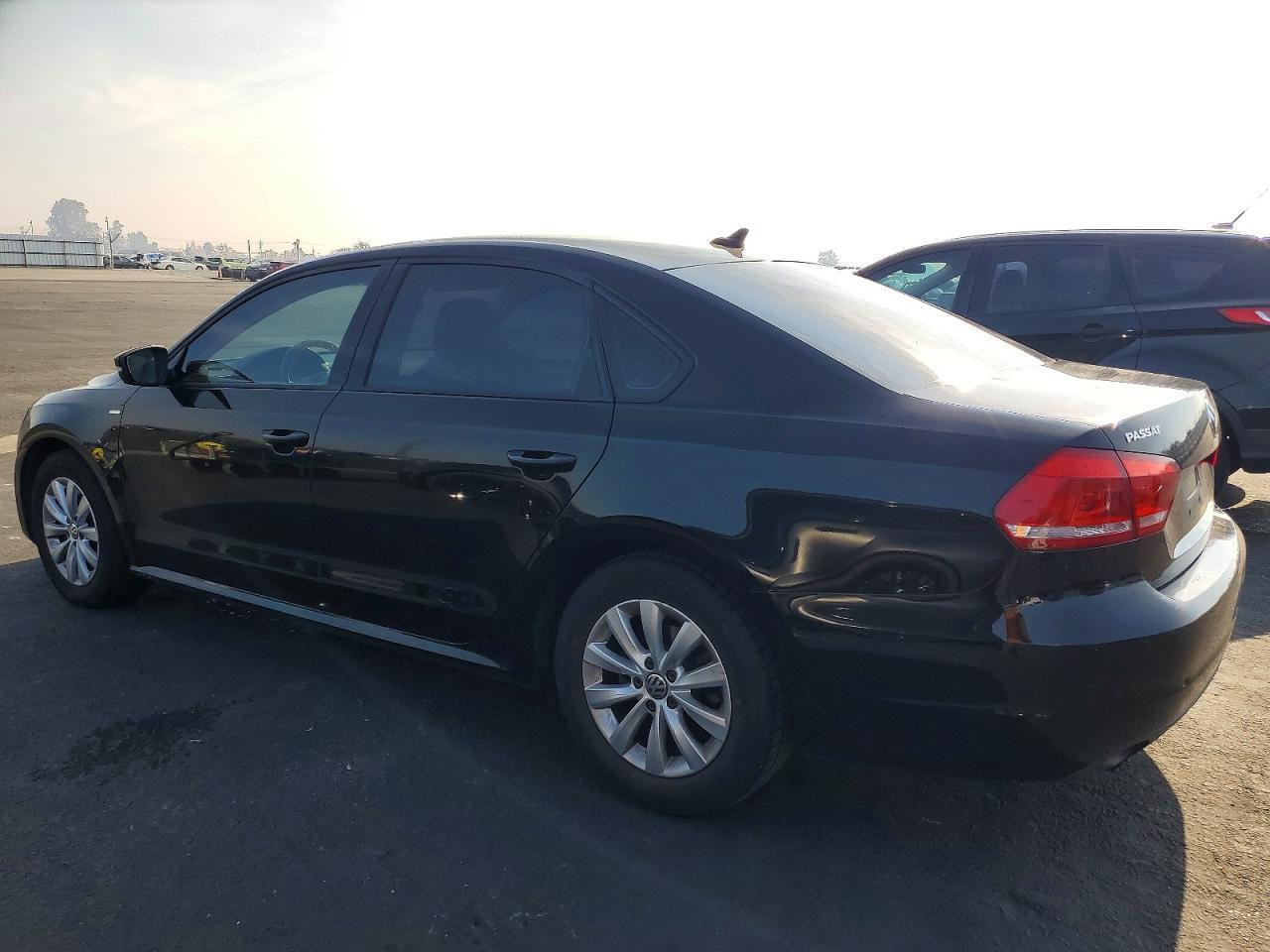 2015 Volkswagen Passat S - Фото 2