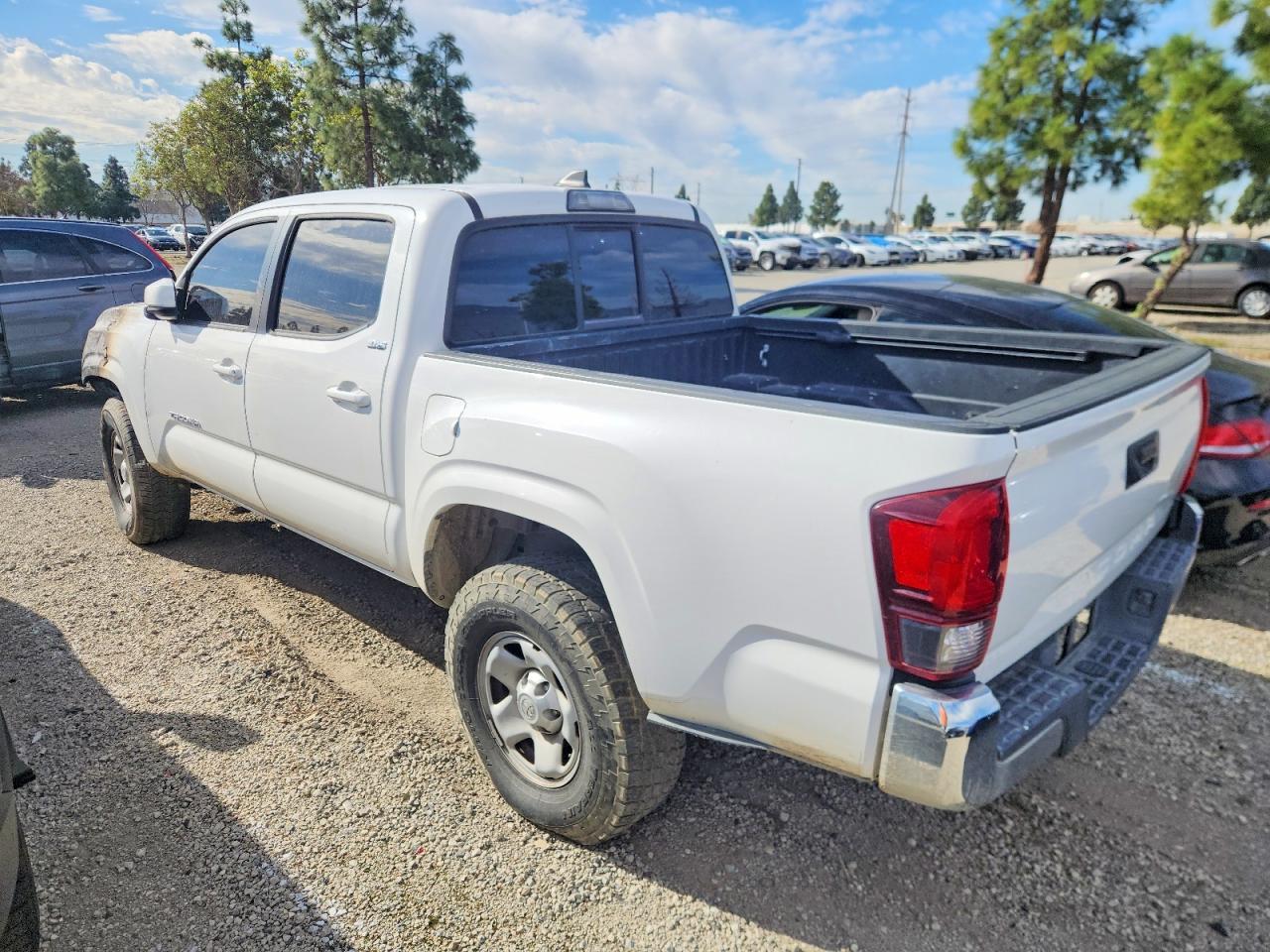 2018 Toyota Tacoma Double Cab - Фото 2
