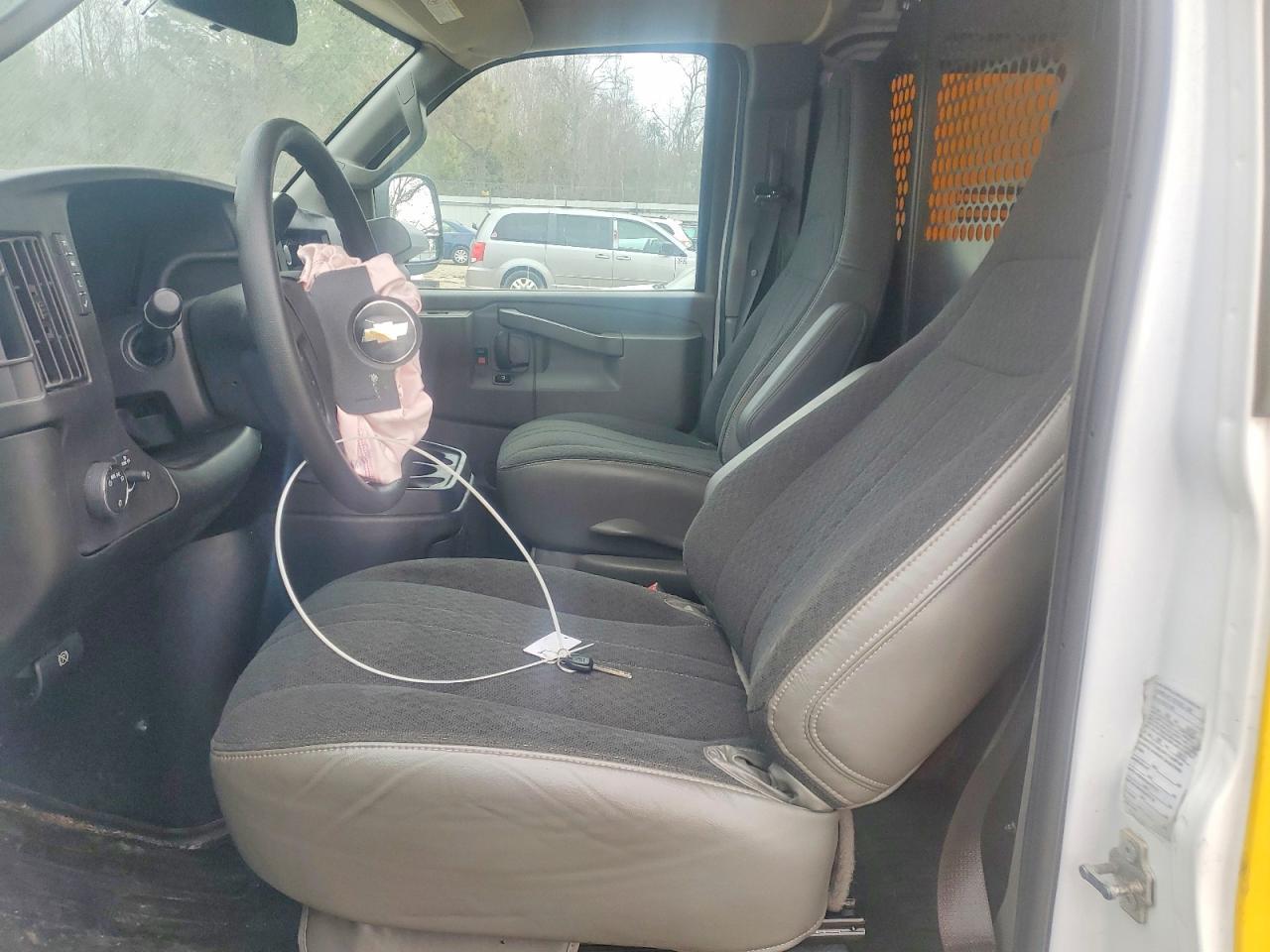 2022 Chevrolet Express 2500 Delivery Van - Image 7