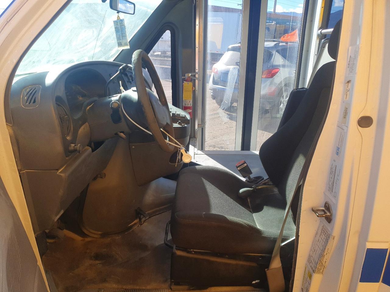 2007 Ford E450 Shuttle Bus - Image 5