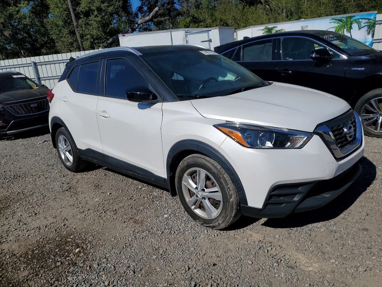 2019 Nissan Kicks S - Image 4