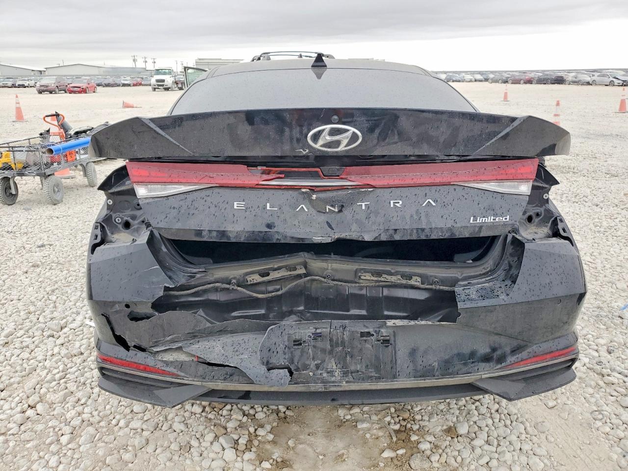 2023 Hyundai Elantra Limited - Image 6