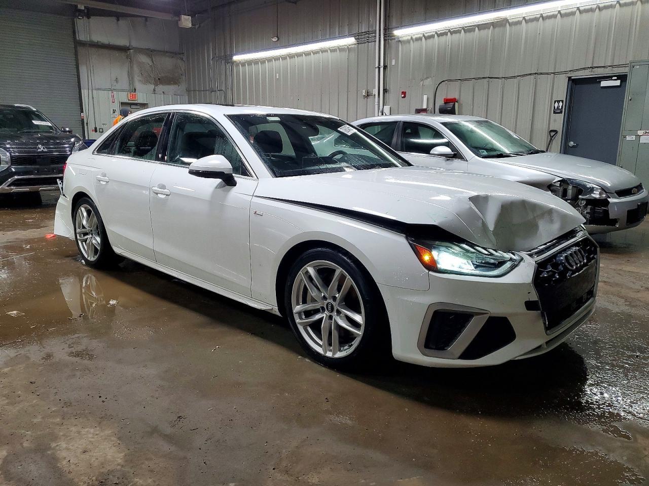 2022 Audi A4 Premium Plus 45 - Фото 4