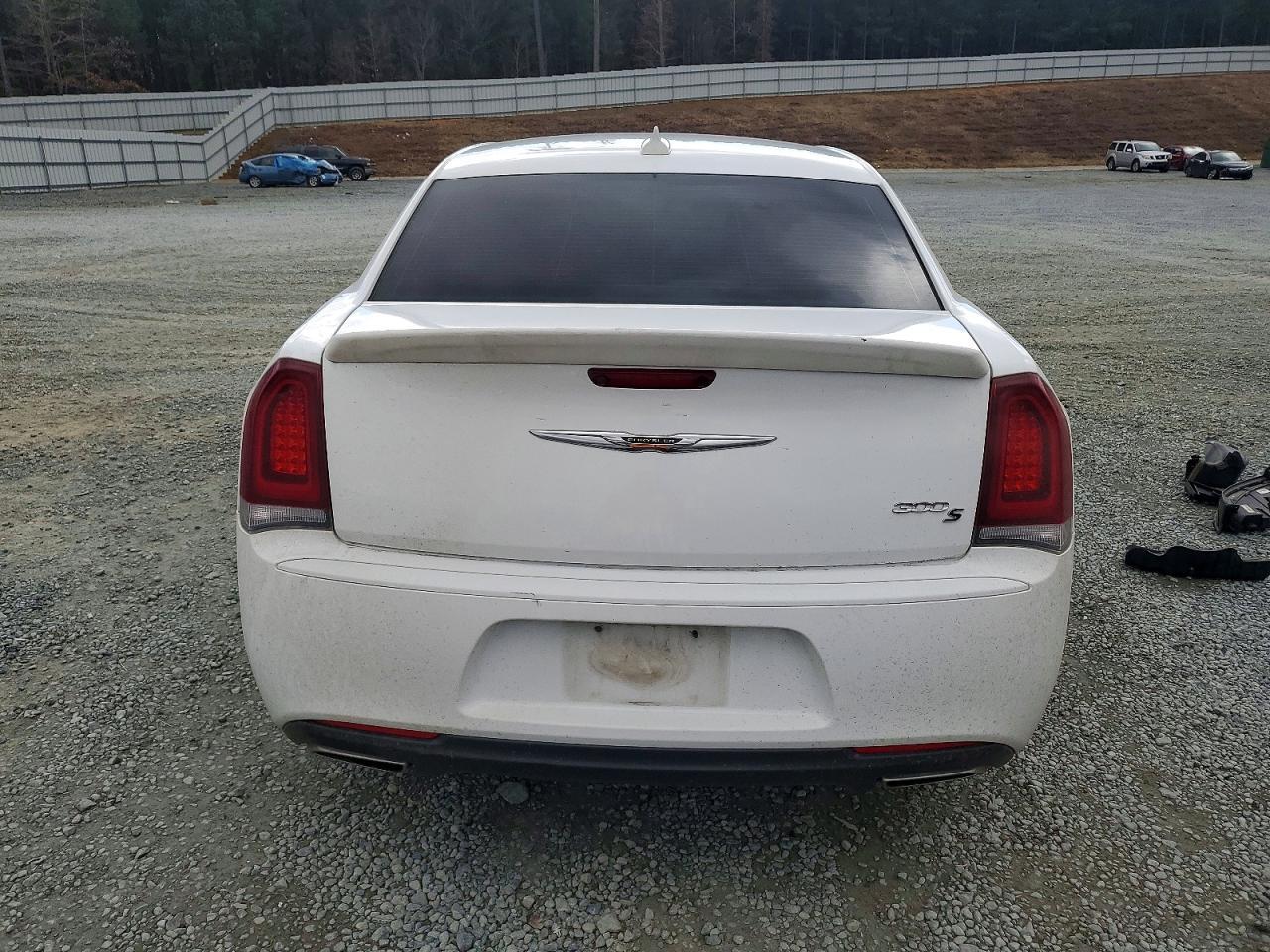 2019 Chrysler 300 S - Image 6