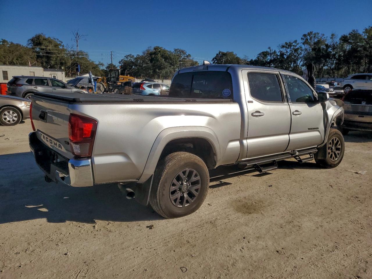 2022 Toyota Tacoma Double Cab - Image 3