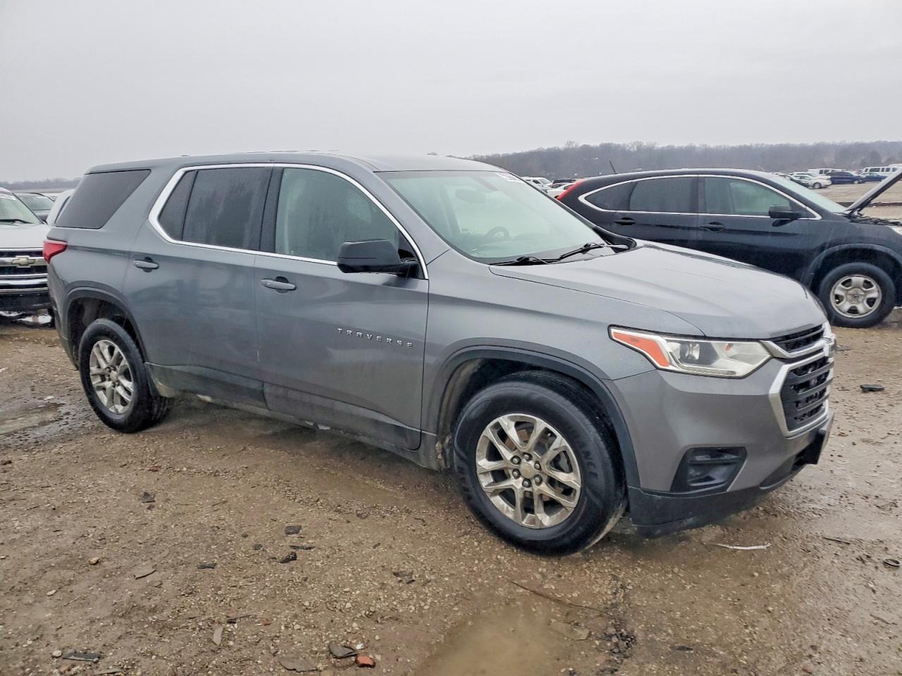 2019 Chevrolet Traverse Ls - Фото 4