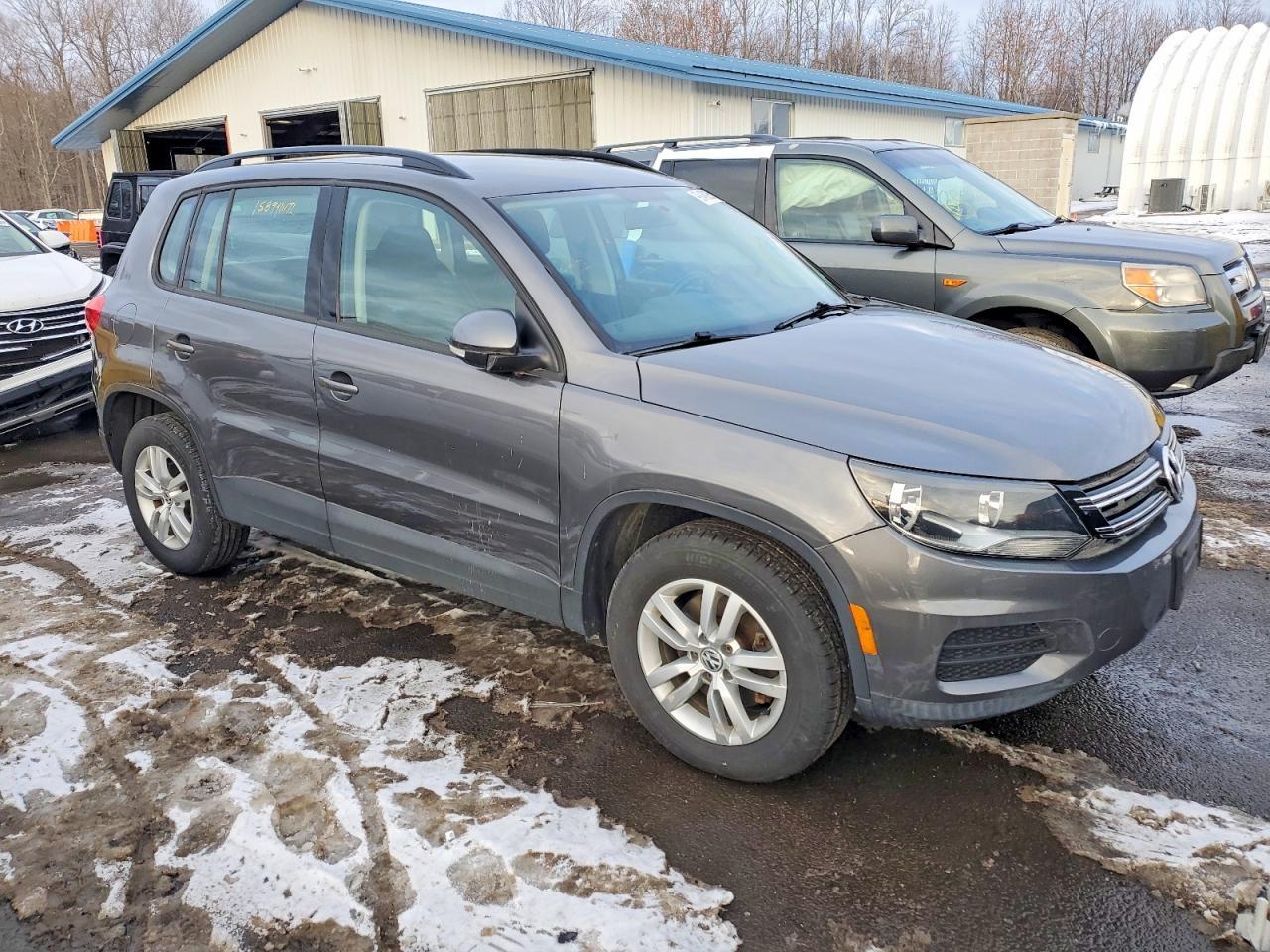 2015 Volkswagen Tiguan S - Фото 4