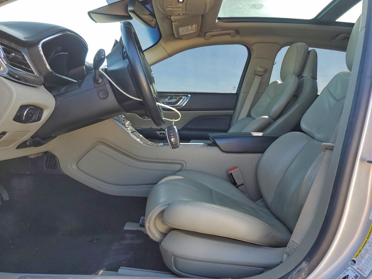 2017 Lincoln Continental Reserve - Image 7