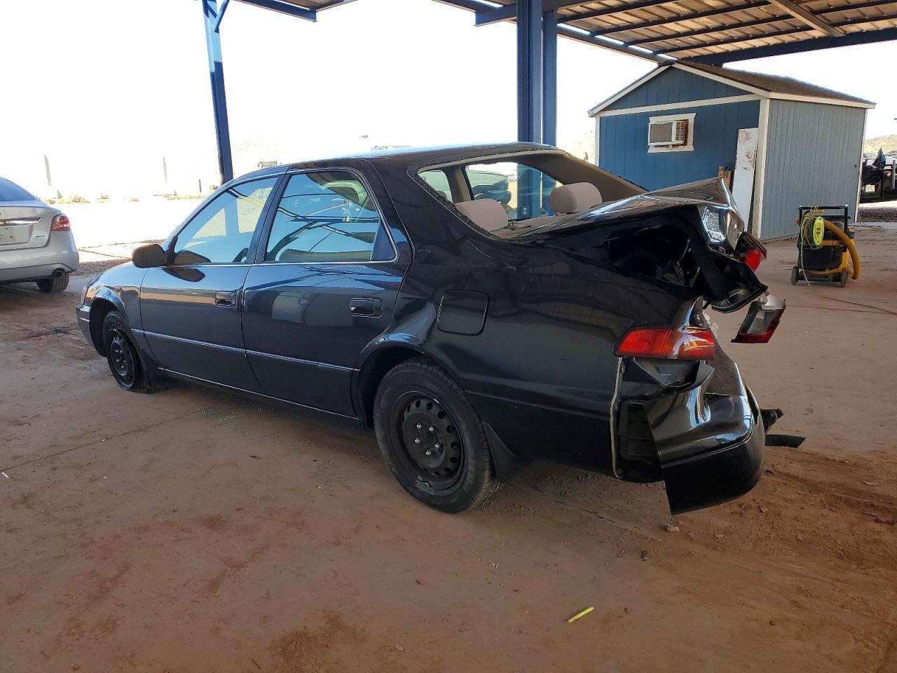 1999 Toyota Camry Le - Фото 2