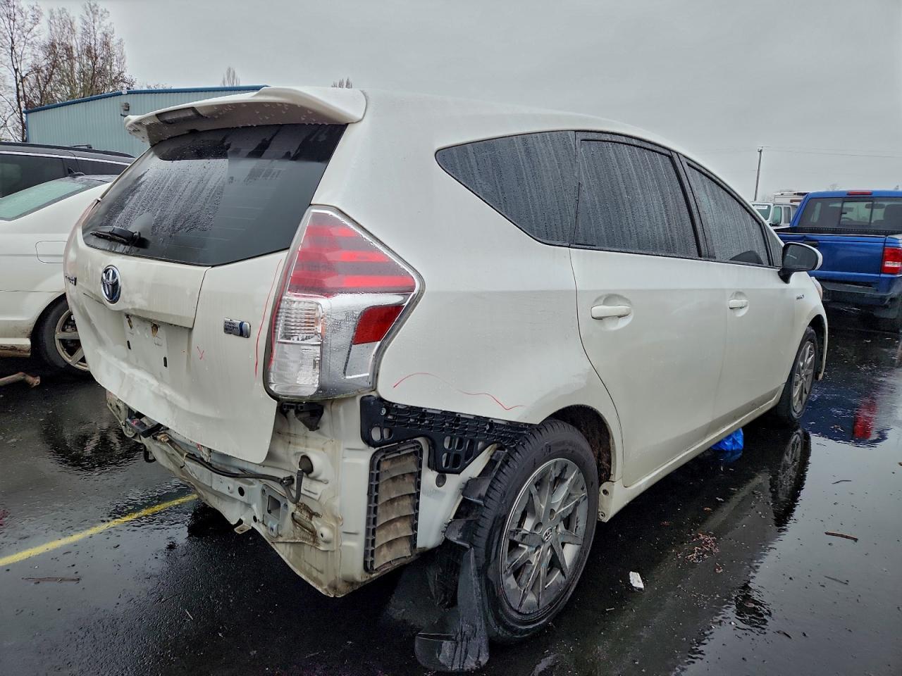 2015 Toyota Prius V - Image 3