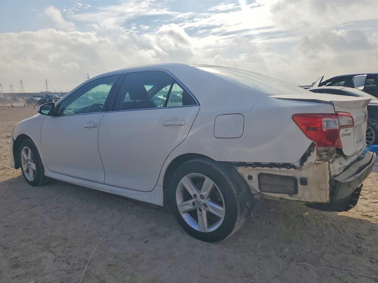 2014 Toyota Camry 4D 2Wd - Фото 2