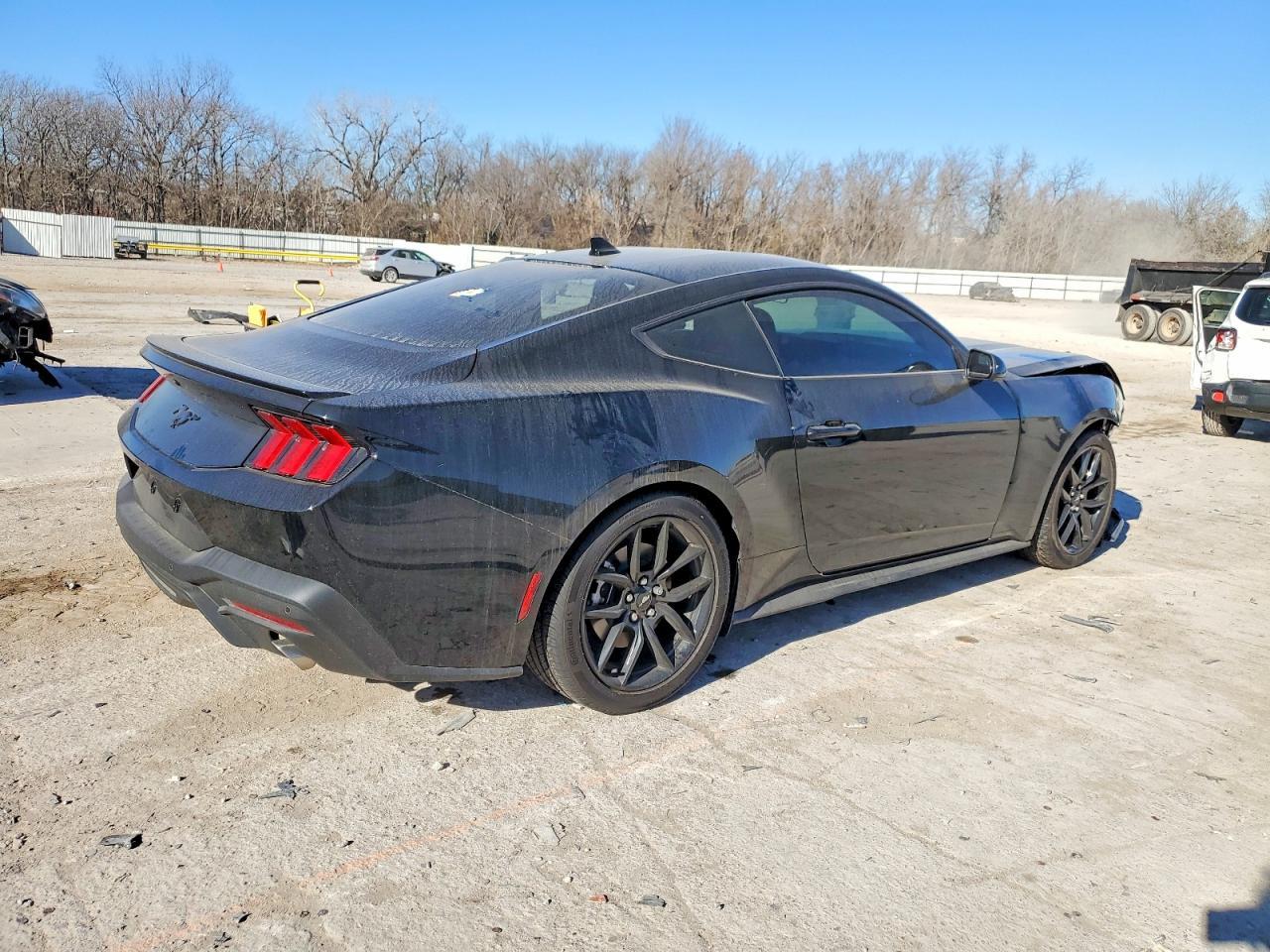 2025 Ford Mustang - Фото 3