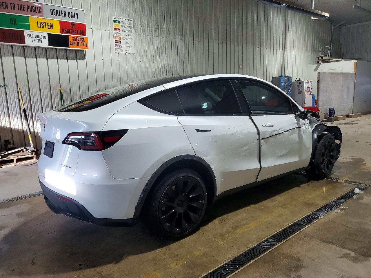 2023 Tesla Model Y - Image 3