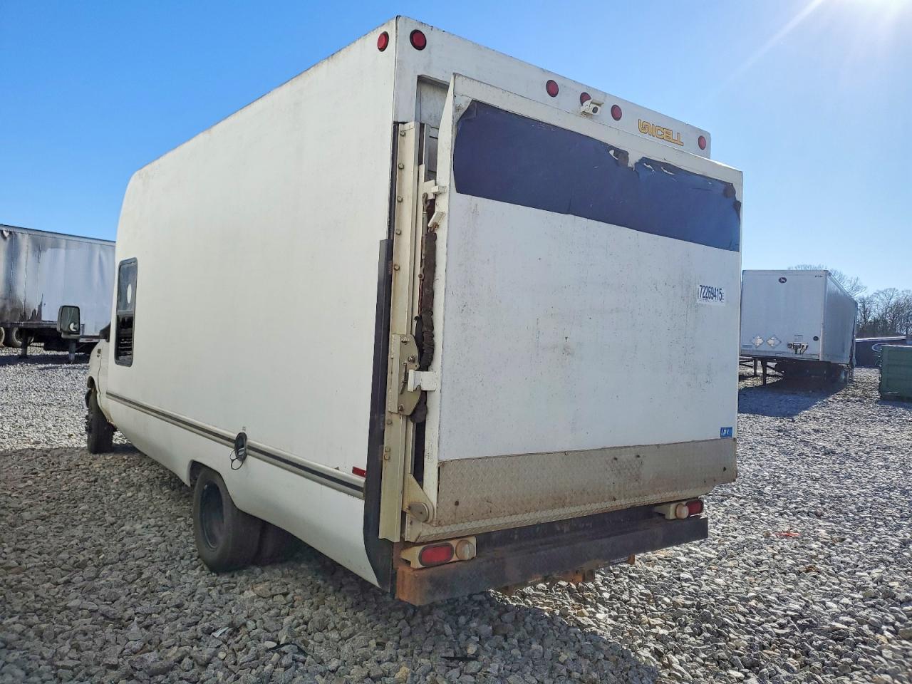 2001 Ford E350 Delivery Truck - Фото 2