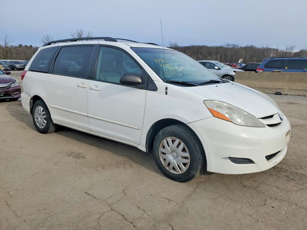 2007 Toyota Sienna Ce 7-Passenger - Image 4