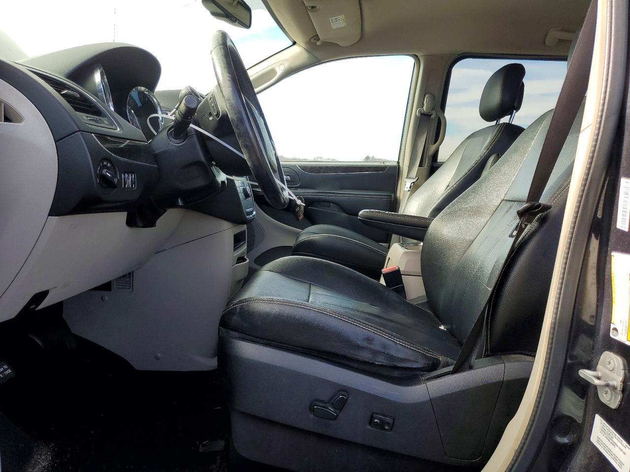 2014 Chrysler Town & Country Touring - Фото 7