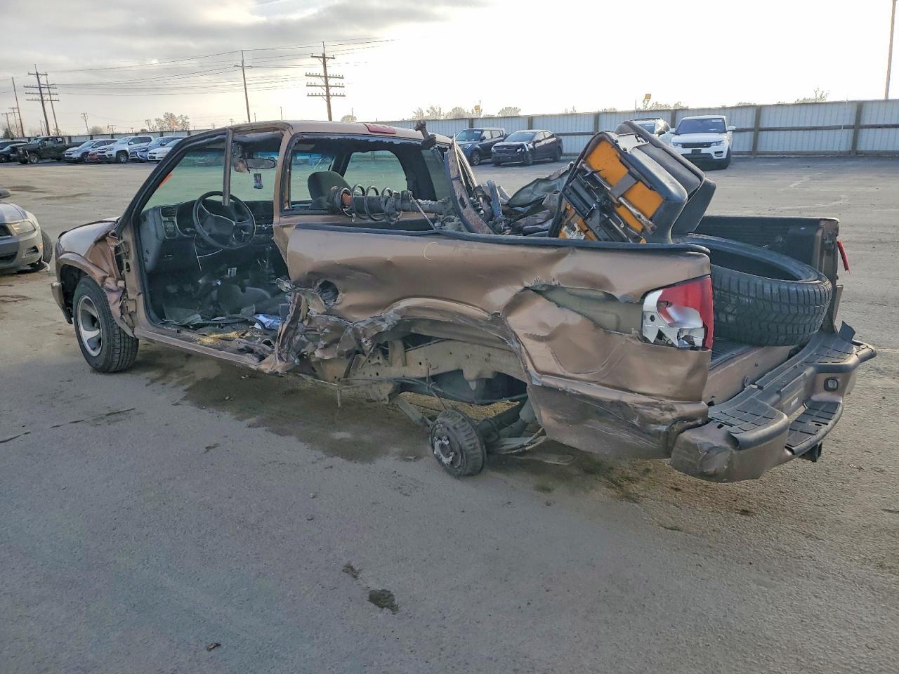2002 Chevrolet S Truck S10 - Фото 2