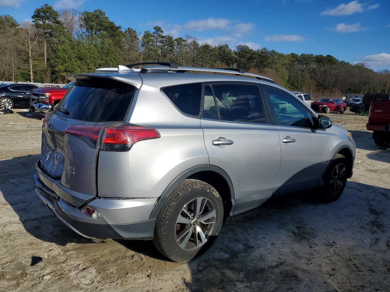 2016 Toyota Rav4 Xle - Image 3