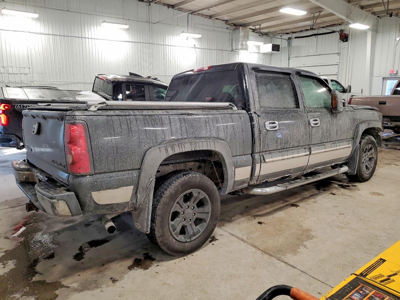 2005 Chevrolet Silverado K1500 - Image 3