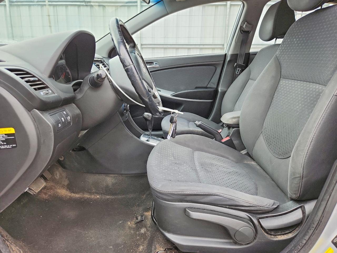 2012 Hyundai Accent Se - Image 7