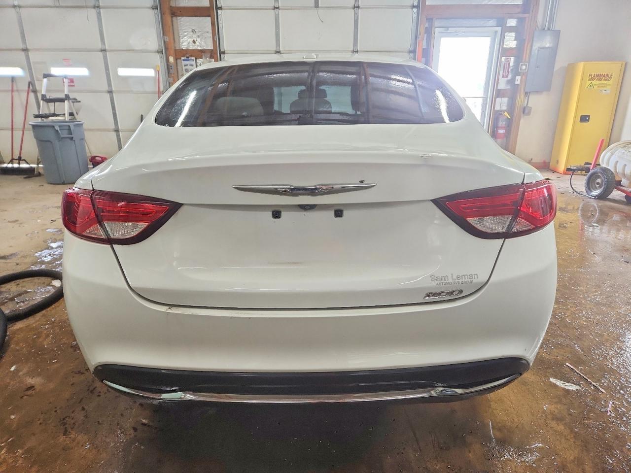 2015 Chrysler 200 Limited - Image 6
