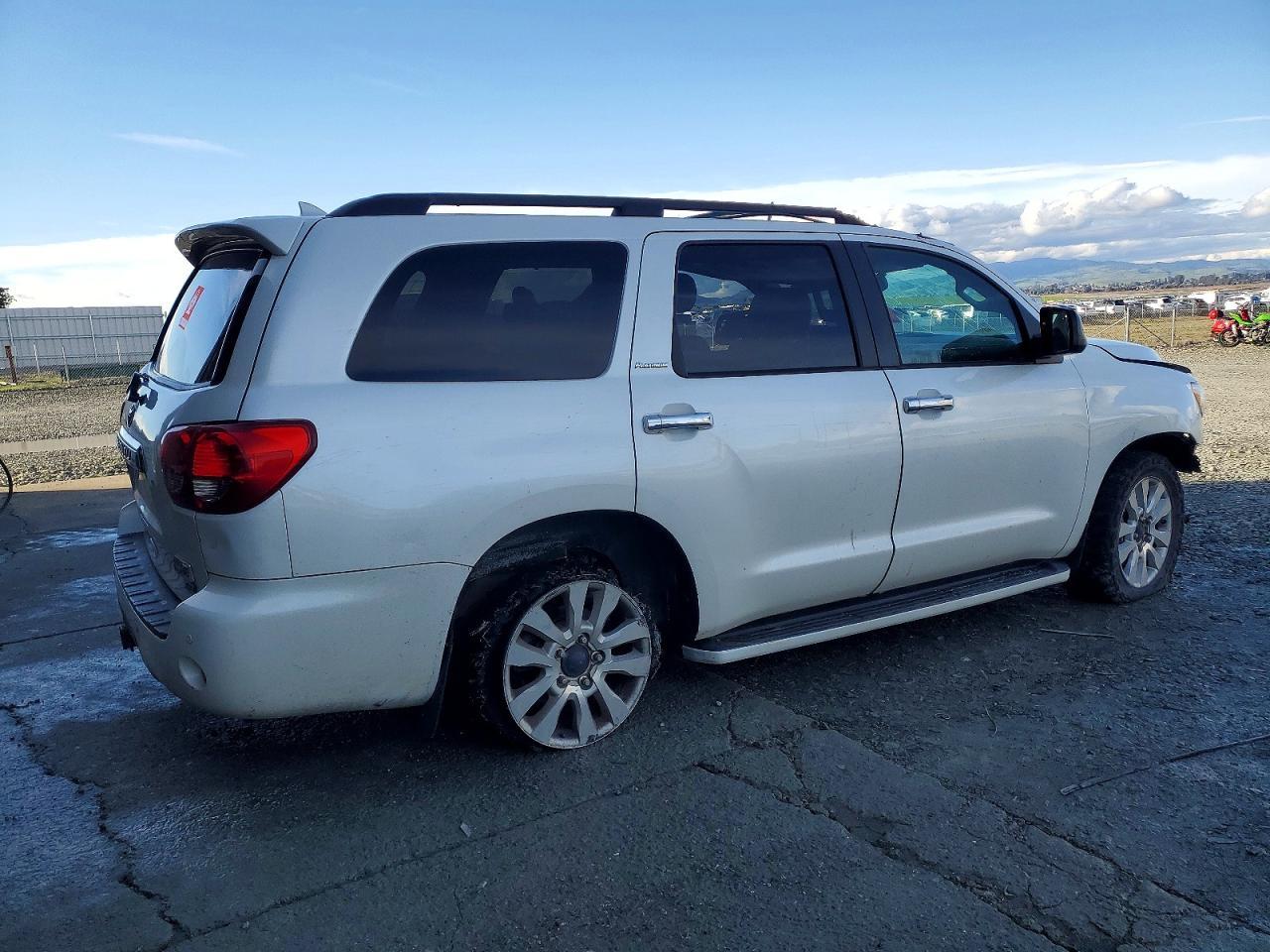 2011 Toyota Sequoia Platinum - Image 3