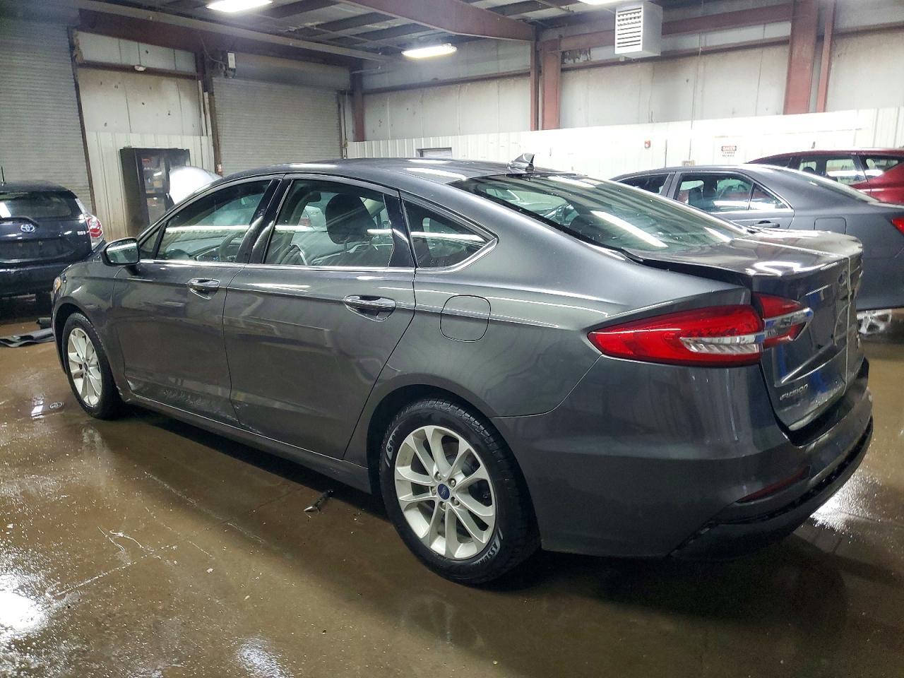 2020 Ford Fusion Se - Фото 2