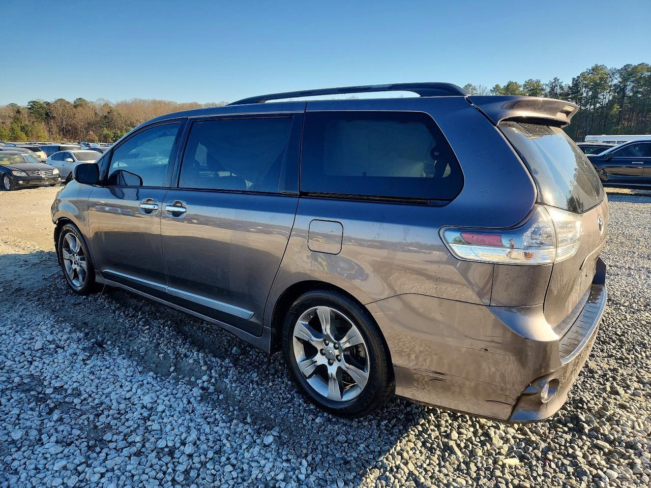 2013 Toyota Sienna Sport - Image 2