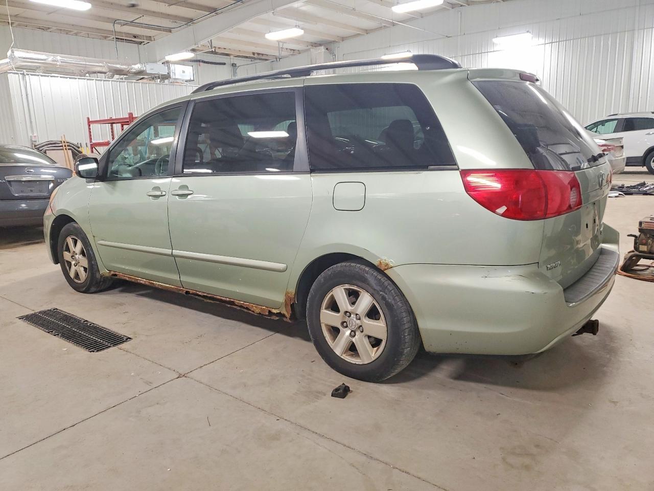 2009 Toyota Sienna Ce - Фото 2