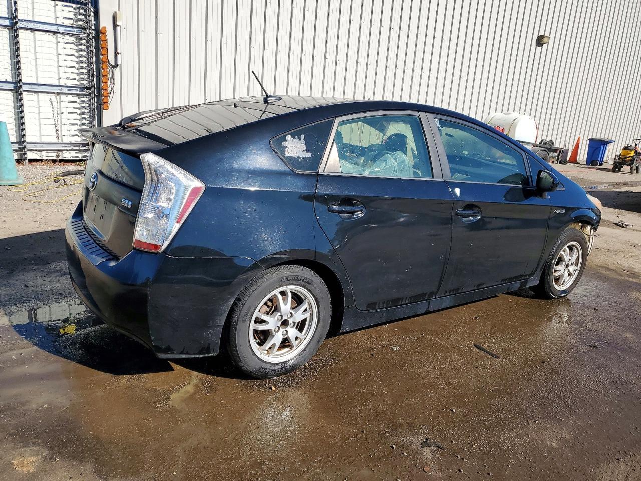 2010 Toyota Prius Iv - Image 3