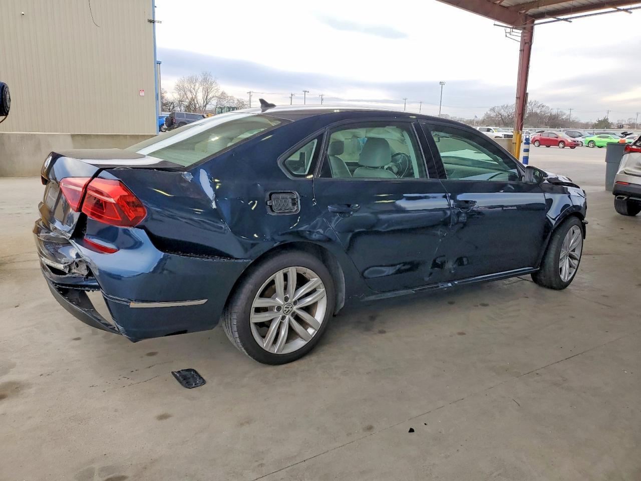 2019 Volkswagen Passat Wolfsburg - Фото 3