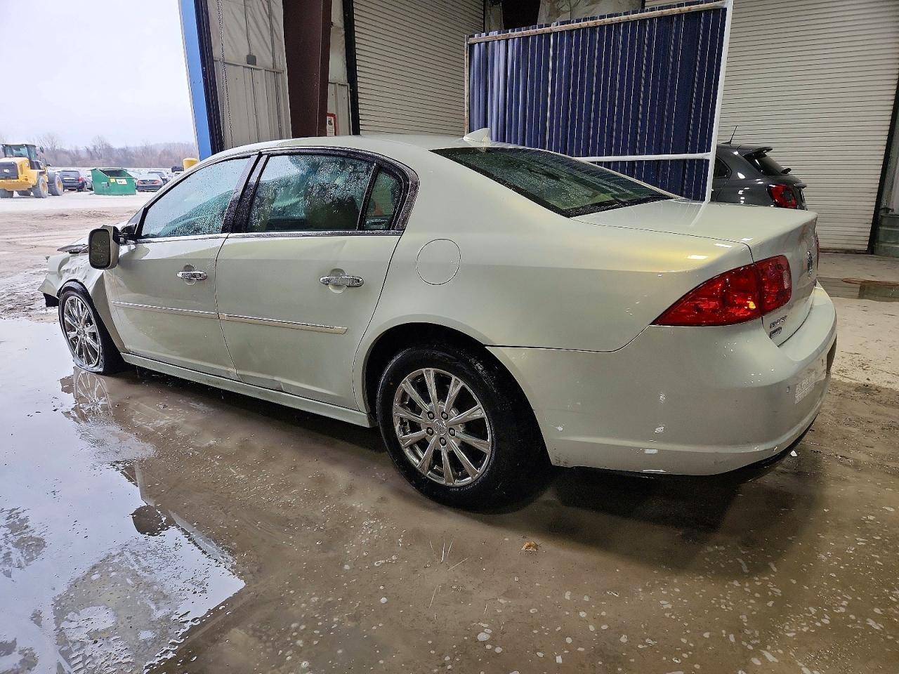 2010 Buick Lucerne Cxl - Image 2