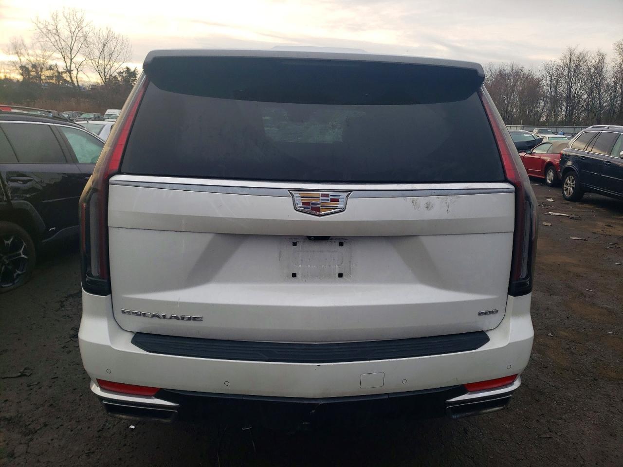 2023 Cadillac Escalade Premium Luxury - Image 6