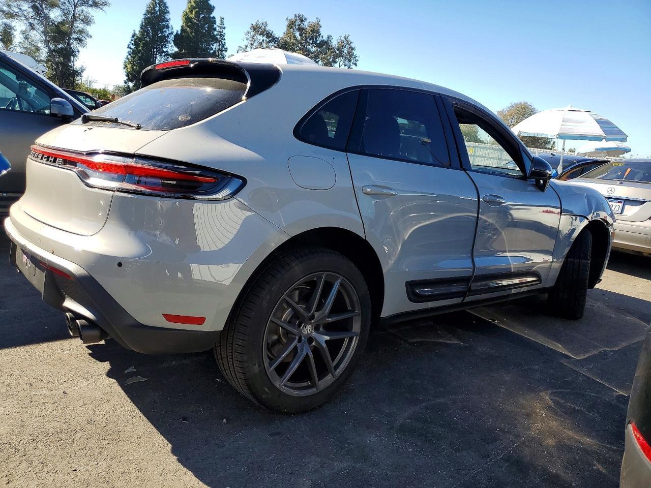 2025 Porsche Macan Base - Image 3