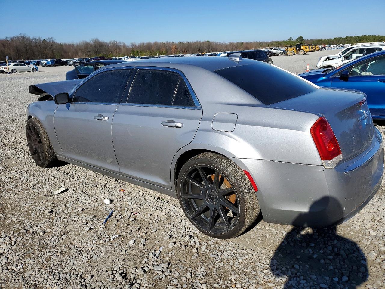 2015 Chrysler 300 Limited - Фото 2