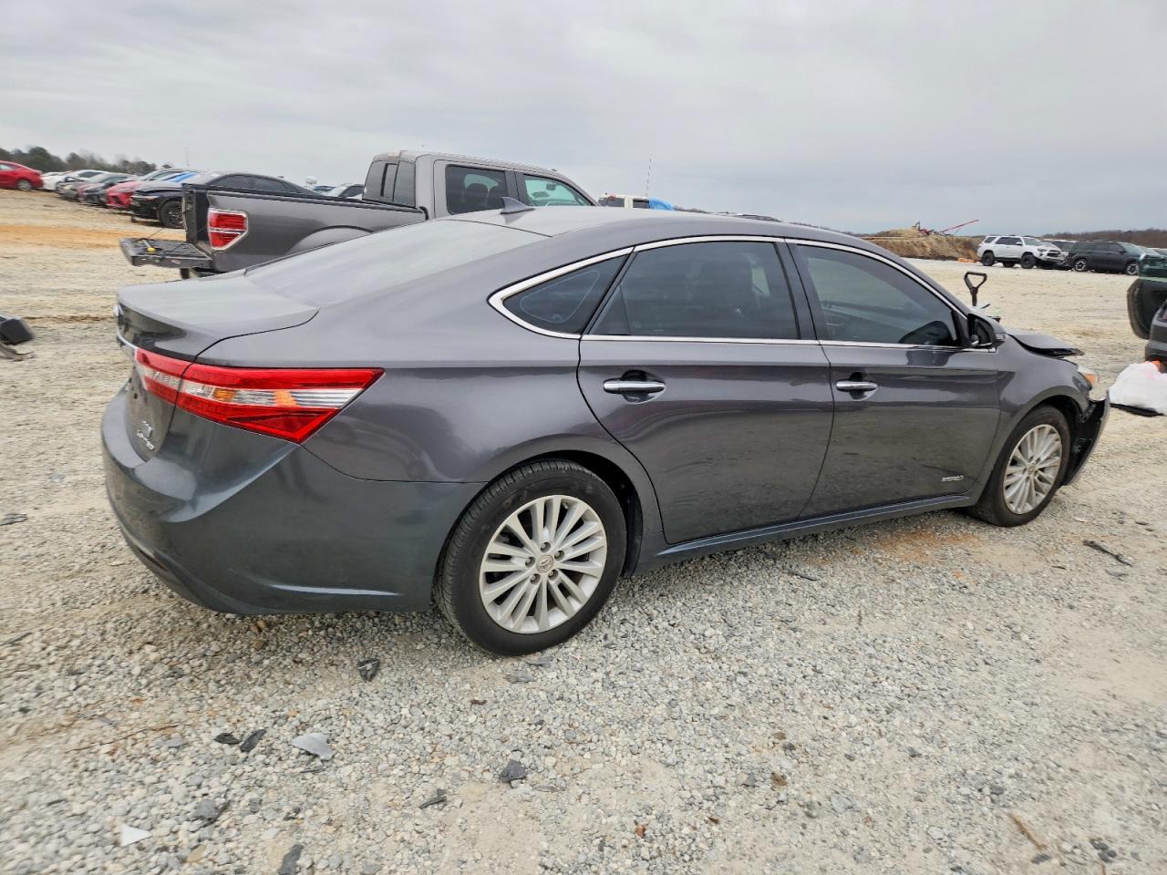 2013 Toyota Avalon Hybrid - Image 3