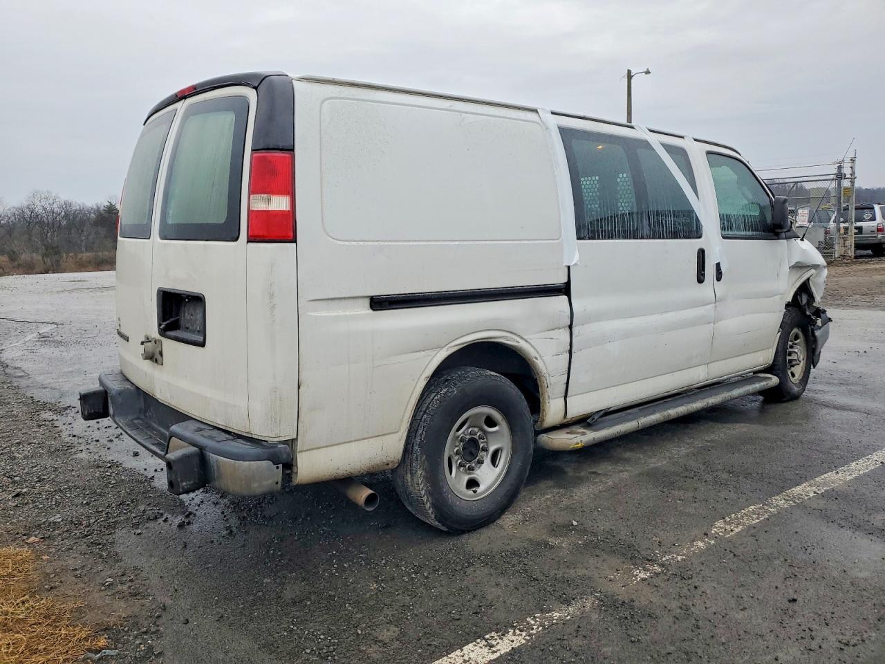 2018 Chevrolet Express 2500 Utility / Service Van - Image 3
