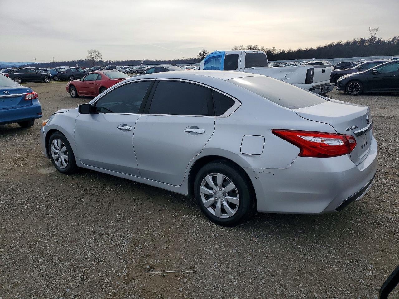 2016 Nissan Altima 2.5 - Фото 2