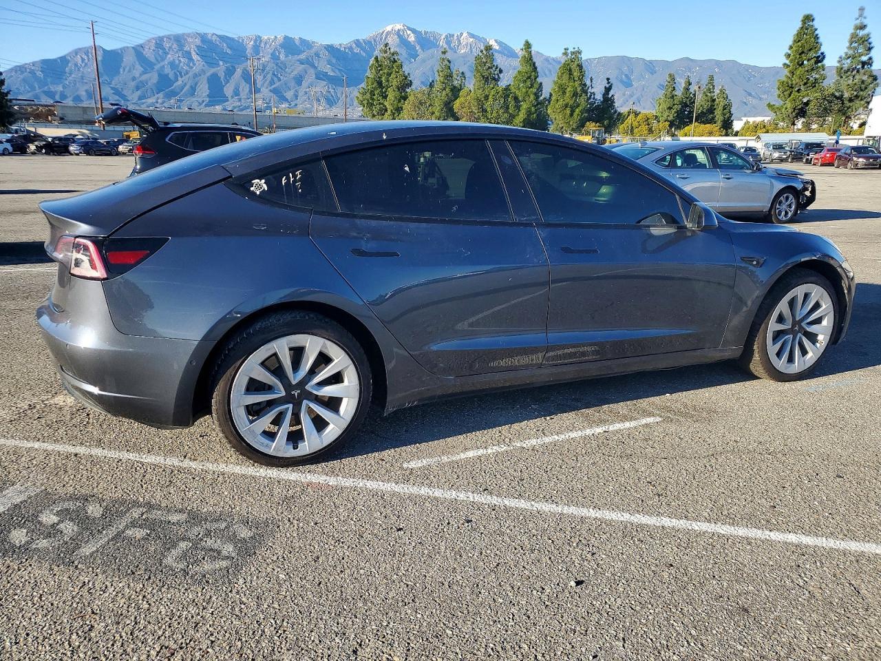 2022 Tesla Model 3 - Фото 3