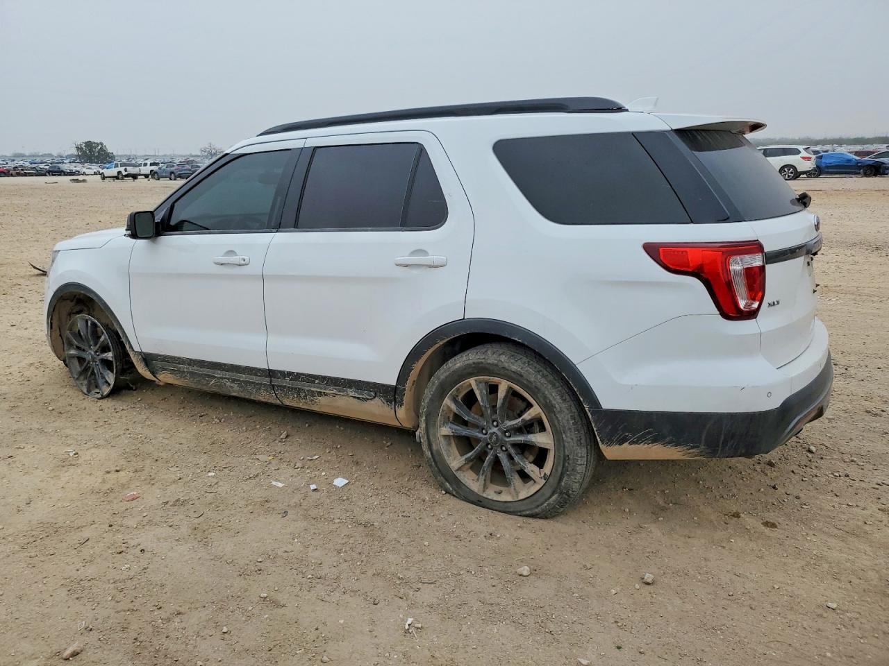 2017 Ford Explorer Xlt - Фото 2