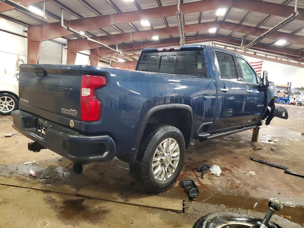 2023 Chevrolet Silverado K3500 High Country - Фото 3