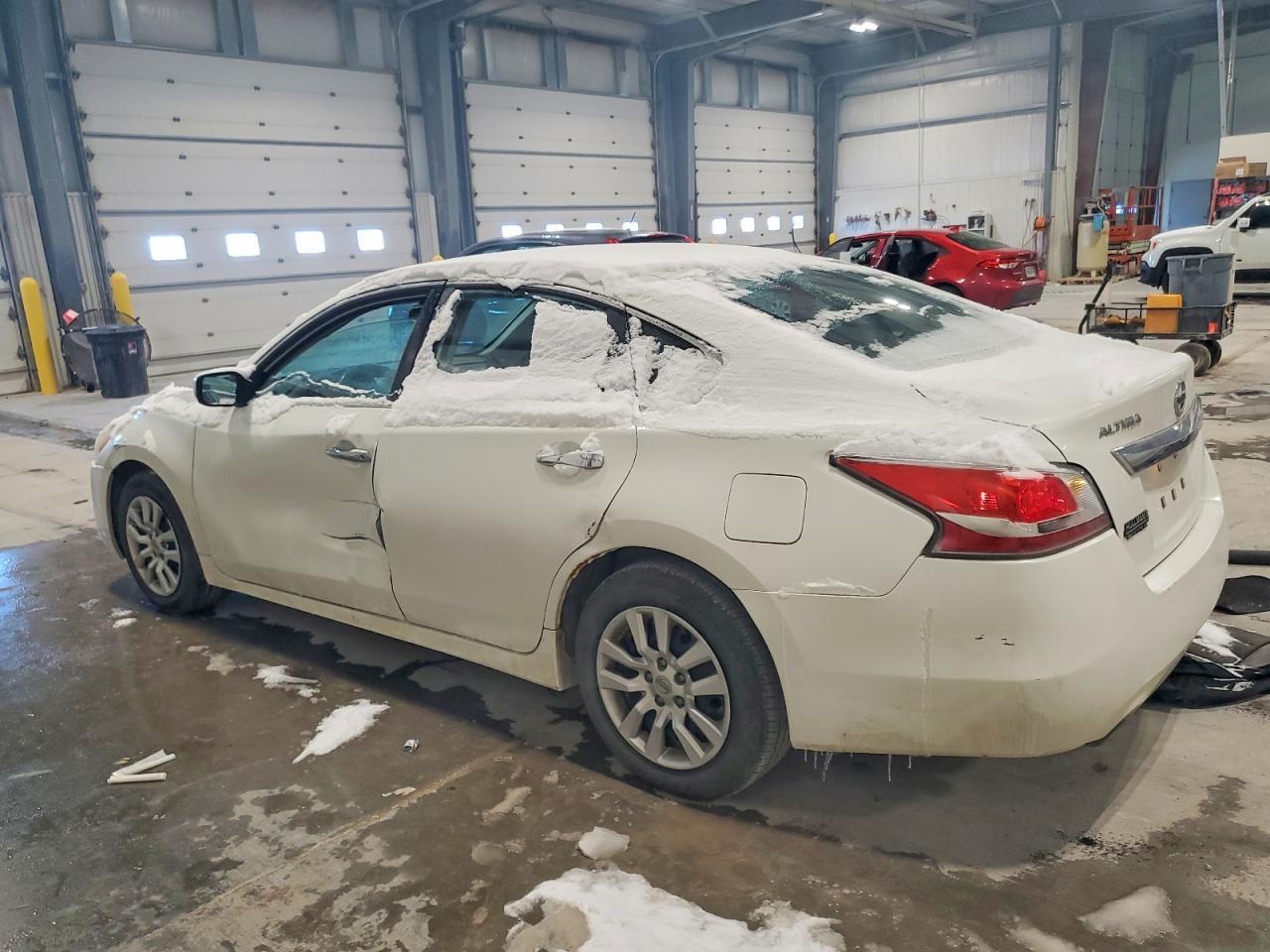 2015 Nissan Altima 2.5 S - Фото 2