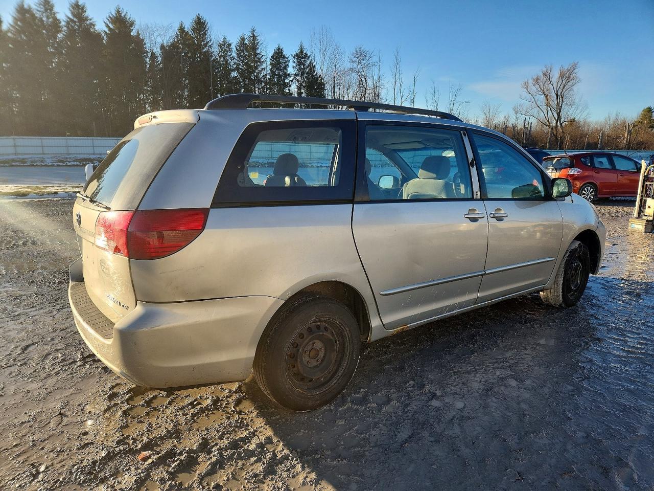 2005 Toyota Sienna Ce 7 Passenger - Image 3