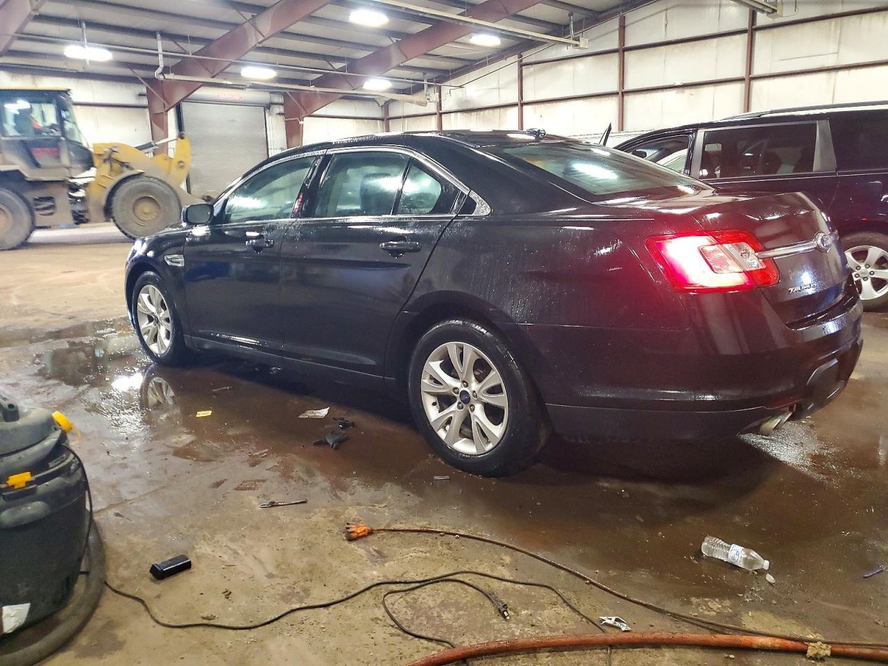 2011 Ford Taurus Sel - Фото 2