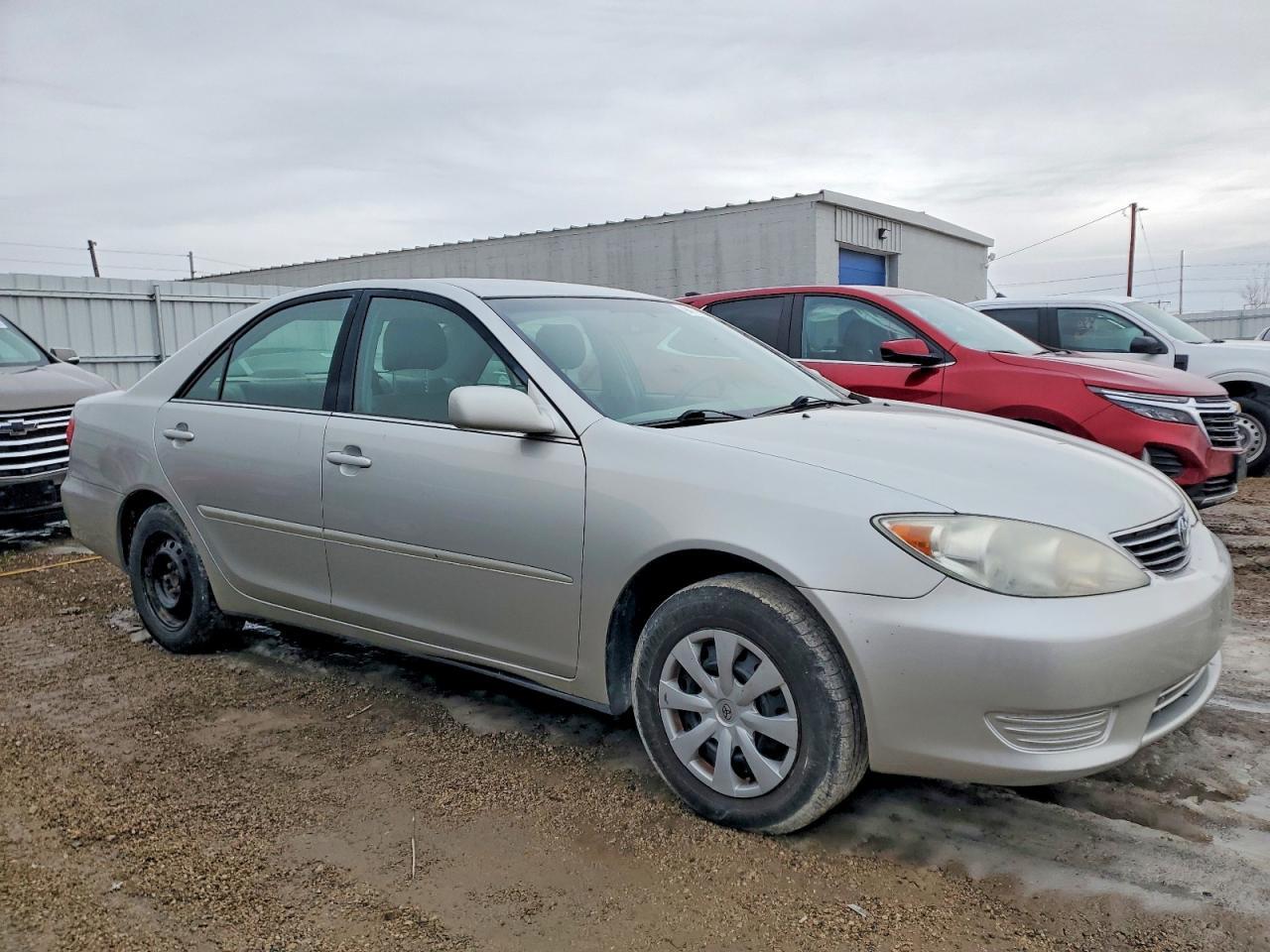 2005 Toyota Camry Le - Image 4
