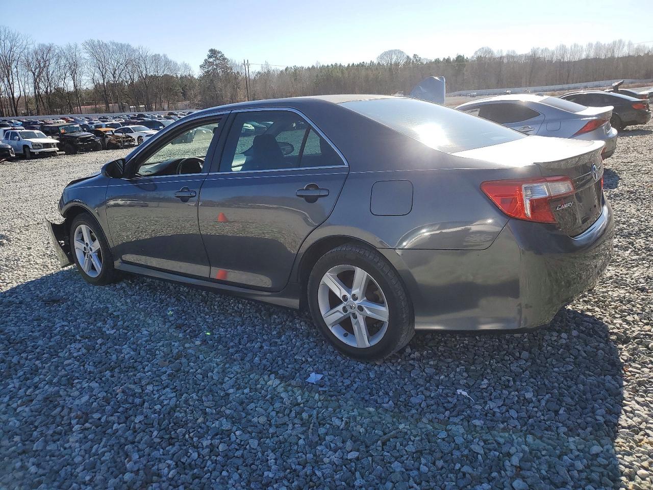 2012 Toyota Camry Base - Фото 2