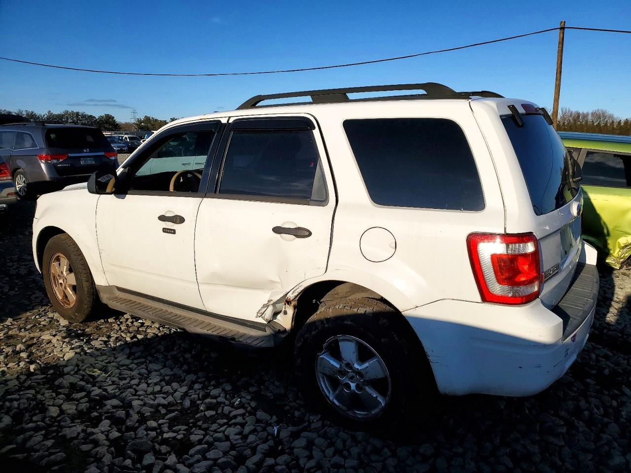 2009 Ford Escape Xlt - Image 2