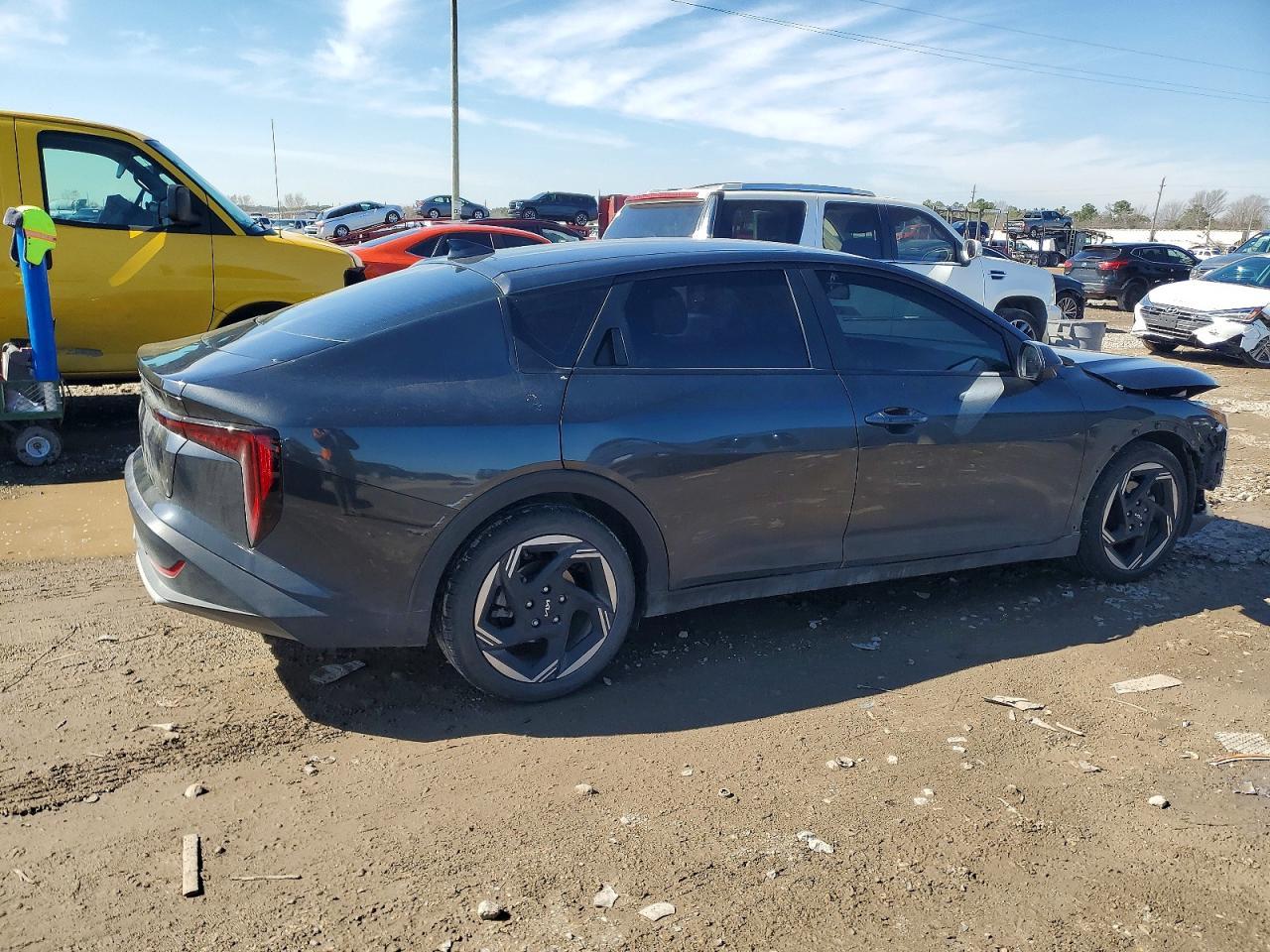2025 Kia K4 Ex - Image 3