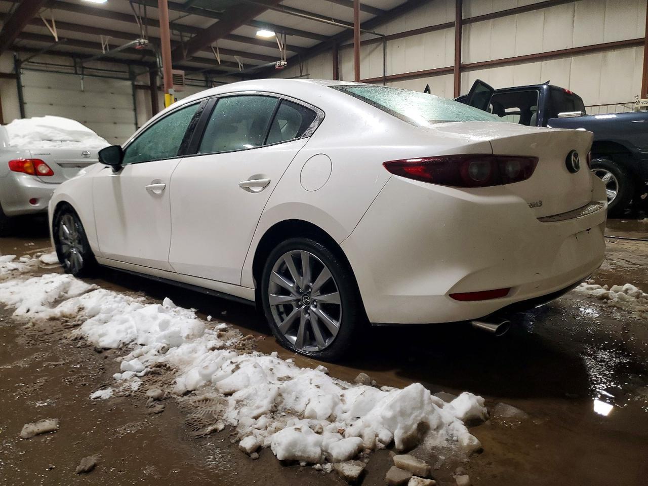 2025 Mazda 3 Preferred - Фото 2